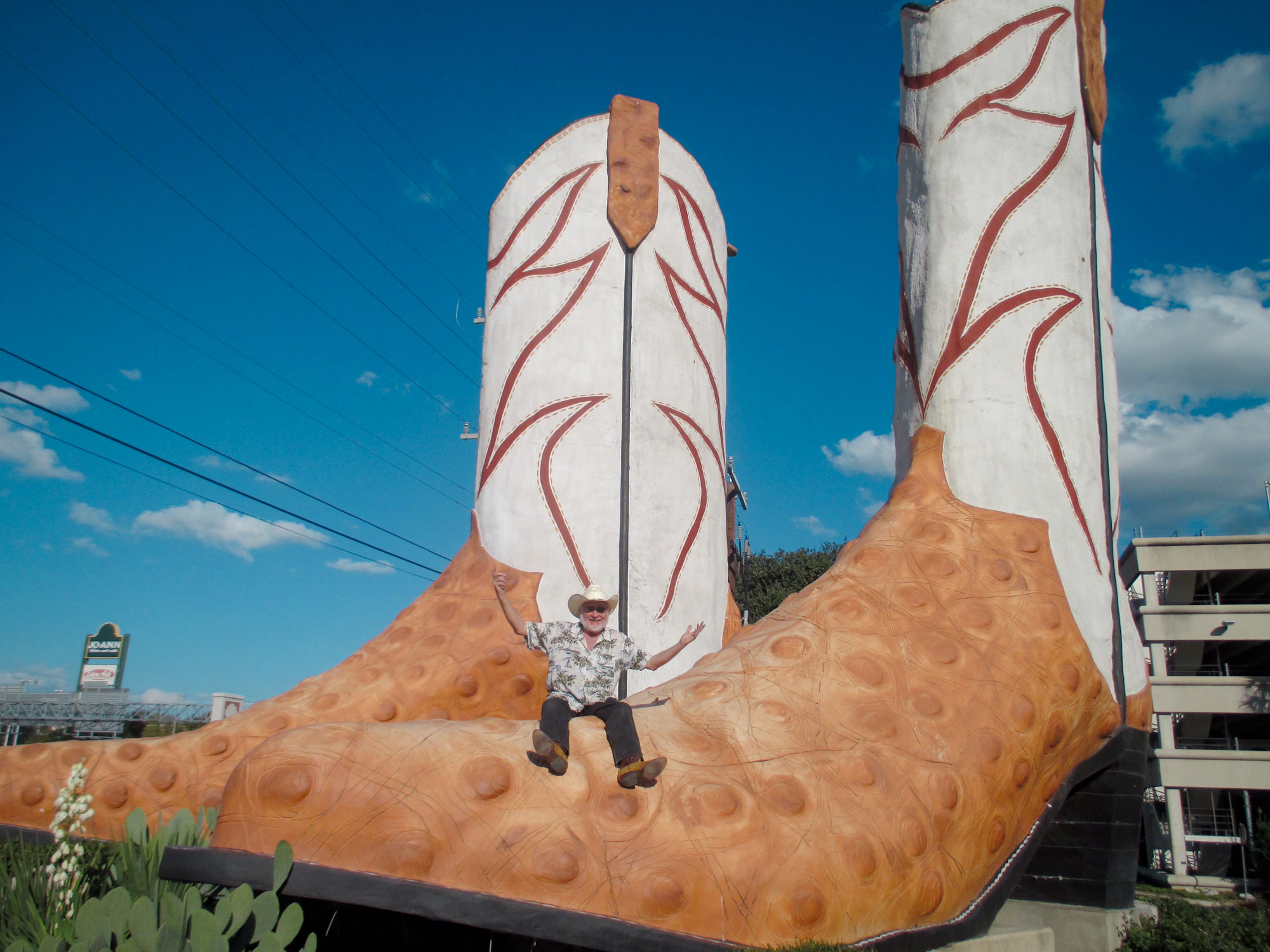 Roadside Oddity The World S Largest Cowboy Boots