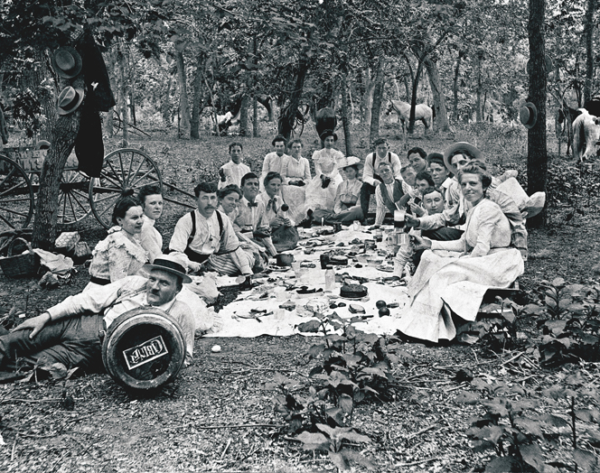 A group of German-Texans picnic on the banks of Salado Creek near San Antonio in 1901. (Photo courtesy of Institute of Texan Cultures/Vic Fritze)