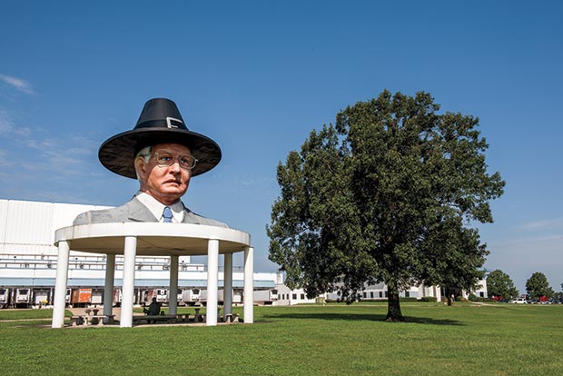 Bo Pilgrim Statue in Pittsburg, Texas
