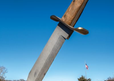 Bowie: Come for the Giant Knife; Stay for the Friendly Folks