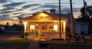 You’ll Find Great Comfort Food and a Few Friends at Rockport Seafood Standout GLOW