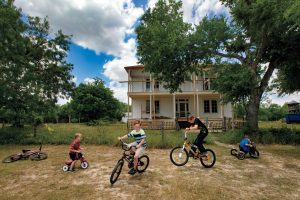 The Presnall-Watson Homestead in San Antonio Welcomes Hikers, Bikers, and Equestrians