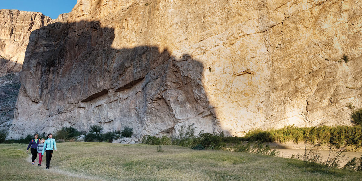 Hiking on the The Boquillas Canyon Trail