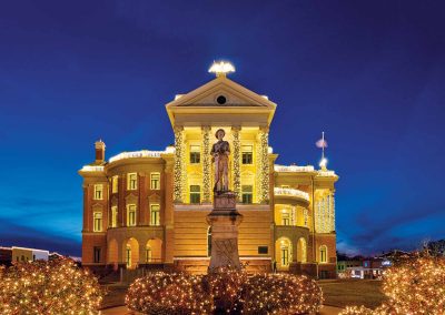 Escape the Crowds at These 5 Small-Town Holiday Light Spectaculars