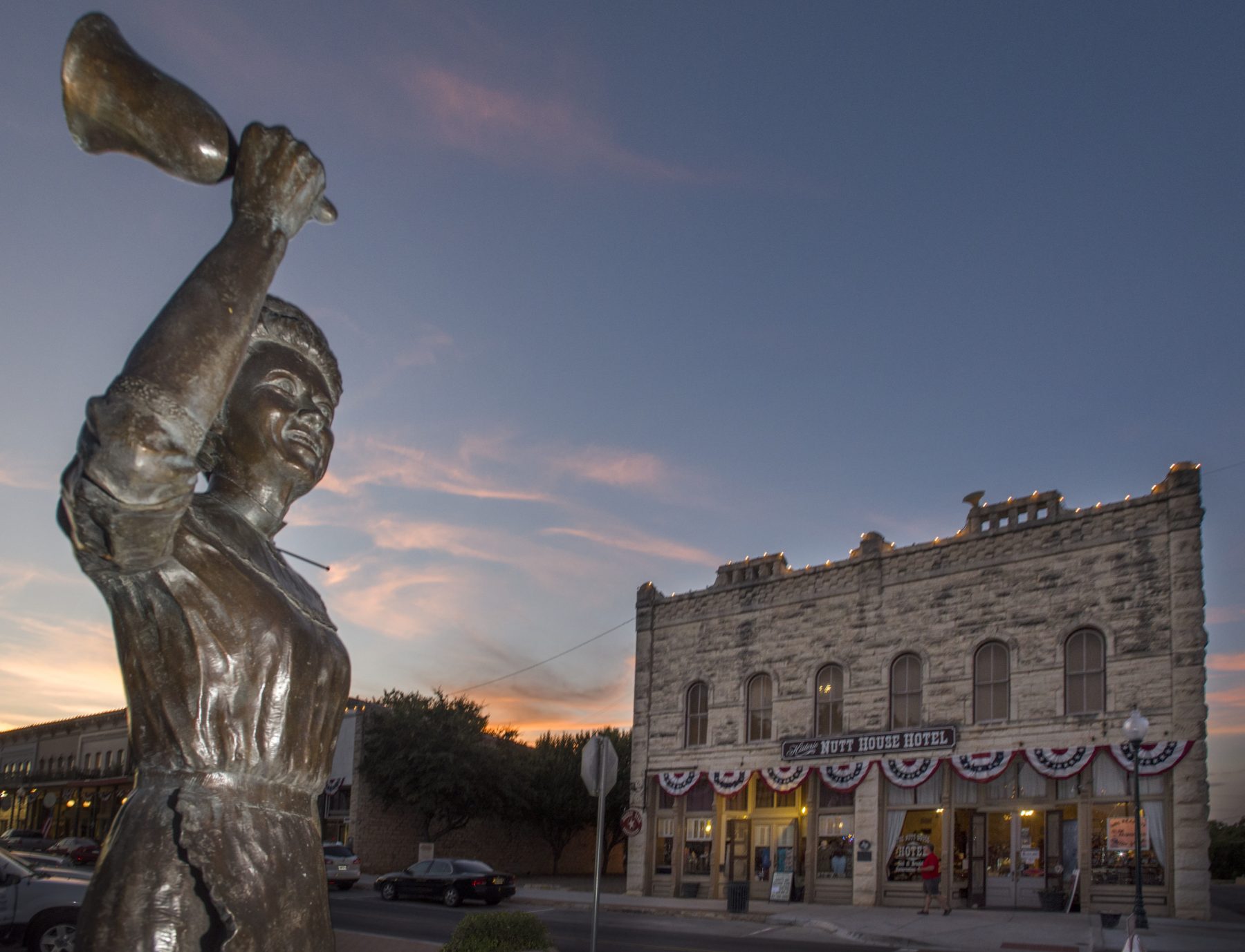 Boutiques, shops, and attractions line Granbury's courthouse square. Photo by Michael Amador.