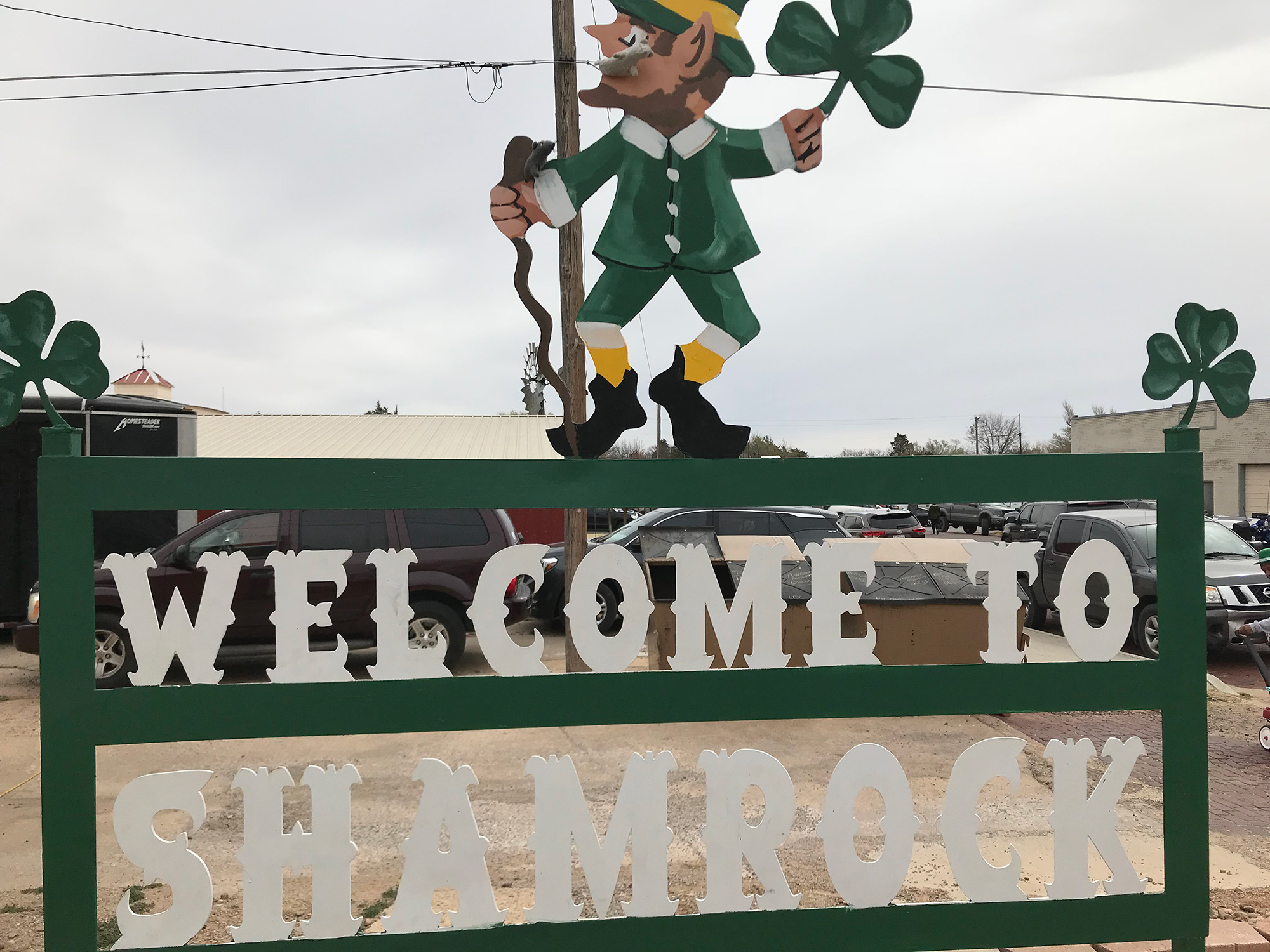 A sign welcoming visitors to the small Texas Panhandle town of Shamrock.
