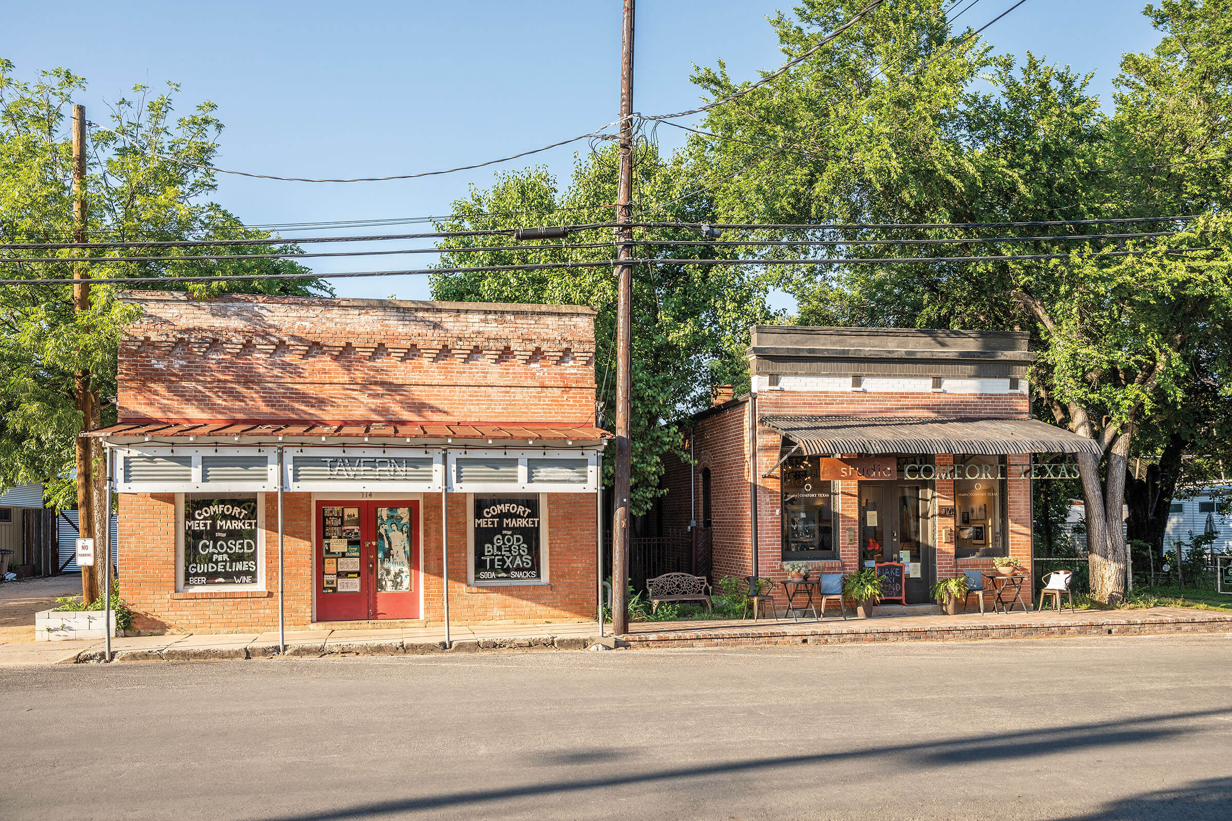 Town & Country Mercantile & The Beauty Parlour - Support, Comfort