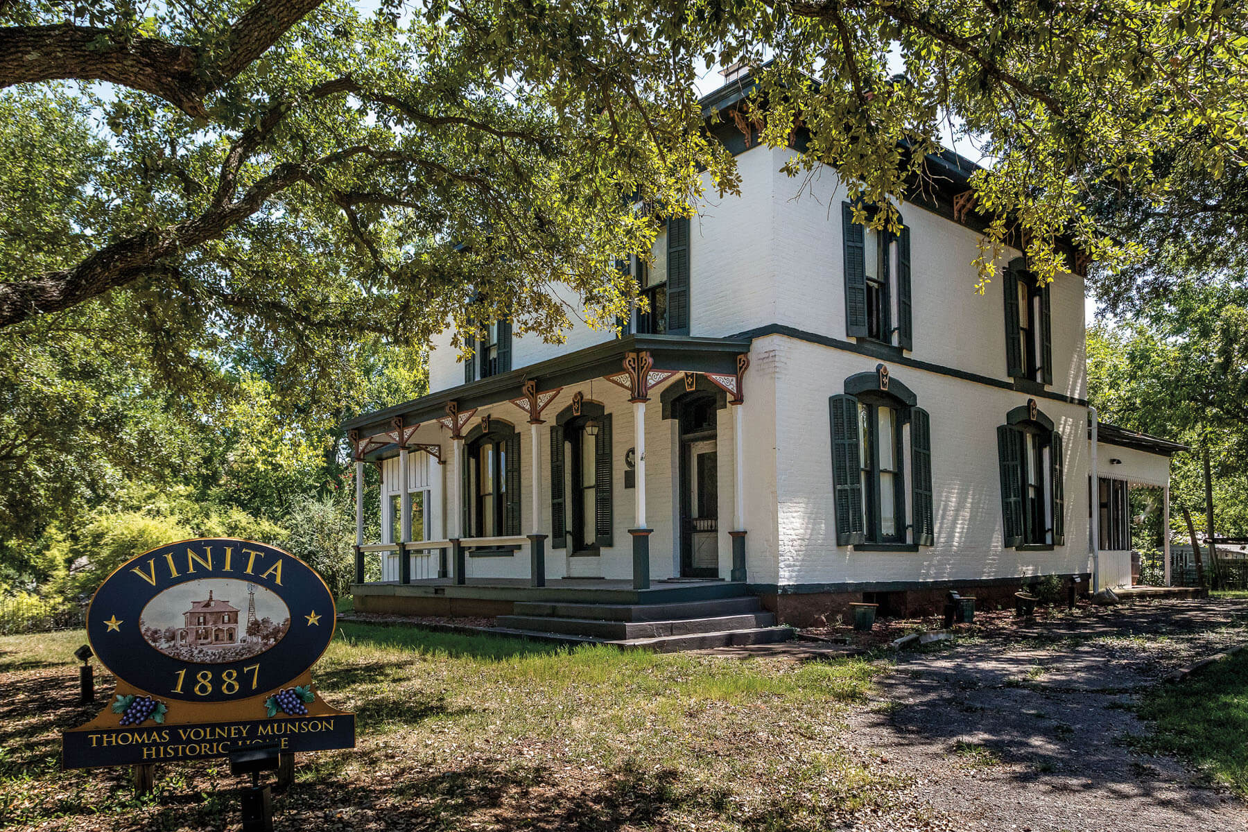 The outside of the historic Vinita House in Denison