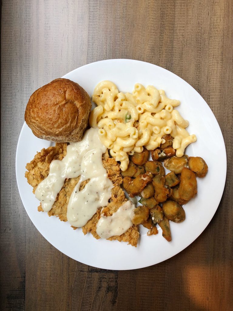 plate, chicken fried steak, fried okra, mac and cheese, roll