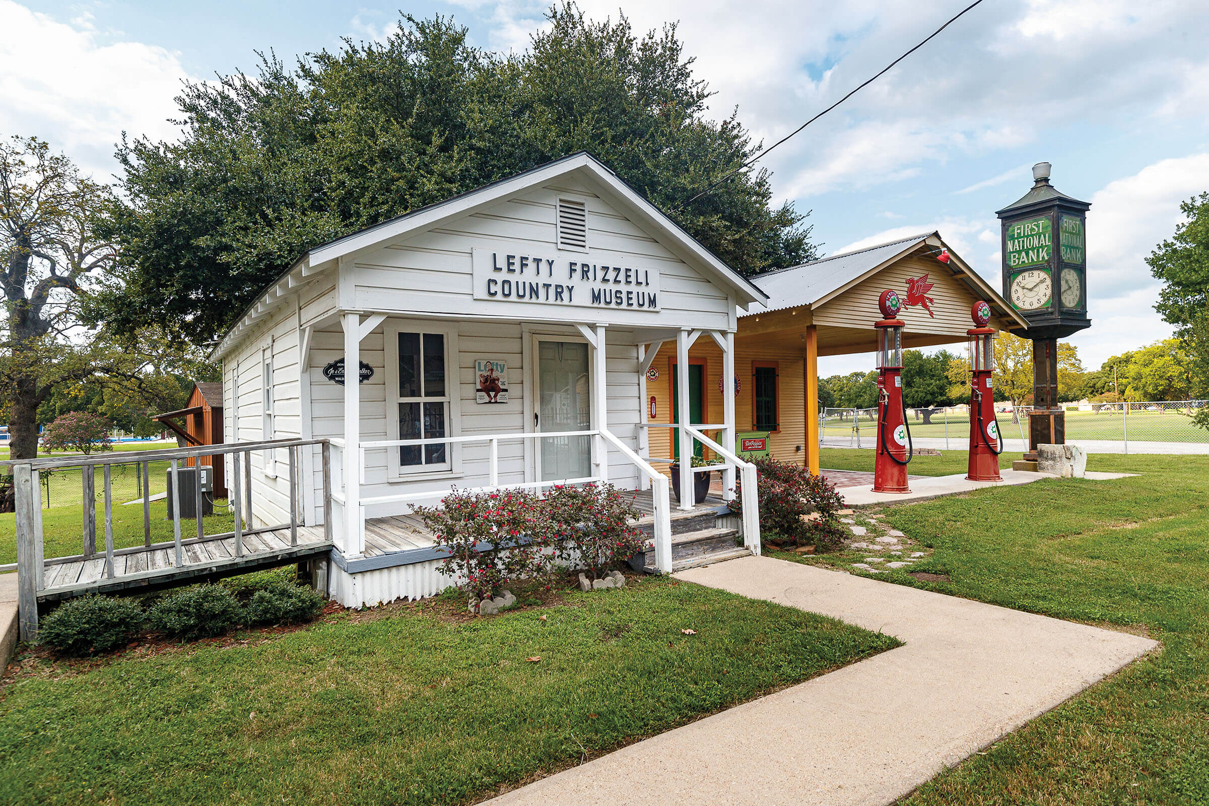 The white outside of a building reading "Lefty Frizzeli Country Museum"