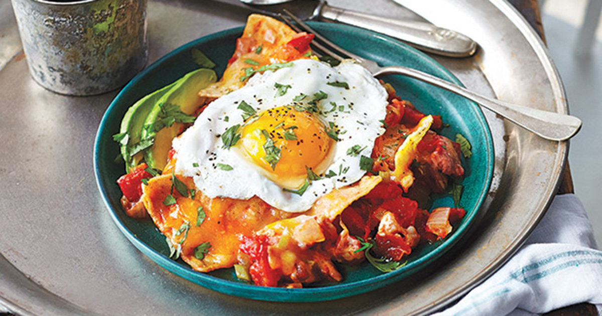 A plate of chiliquiles topped with an egg
