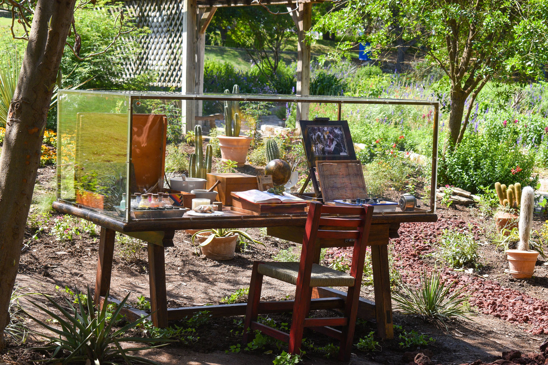 Replicas of Kahlo's desk and easel. Photo courtesy of San Antonio Botanical Garden. 