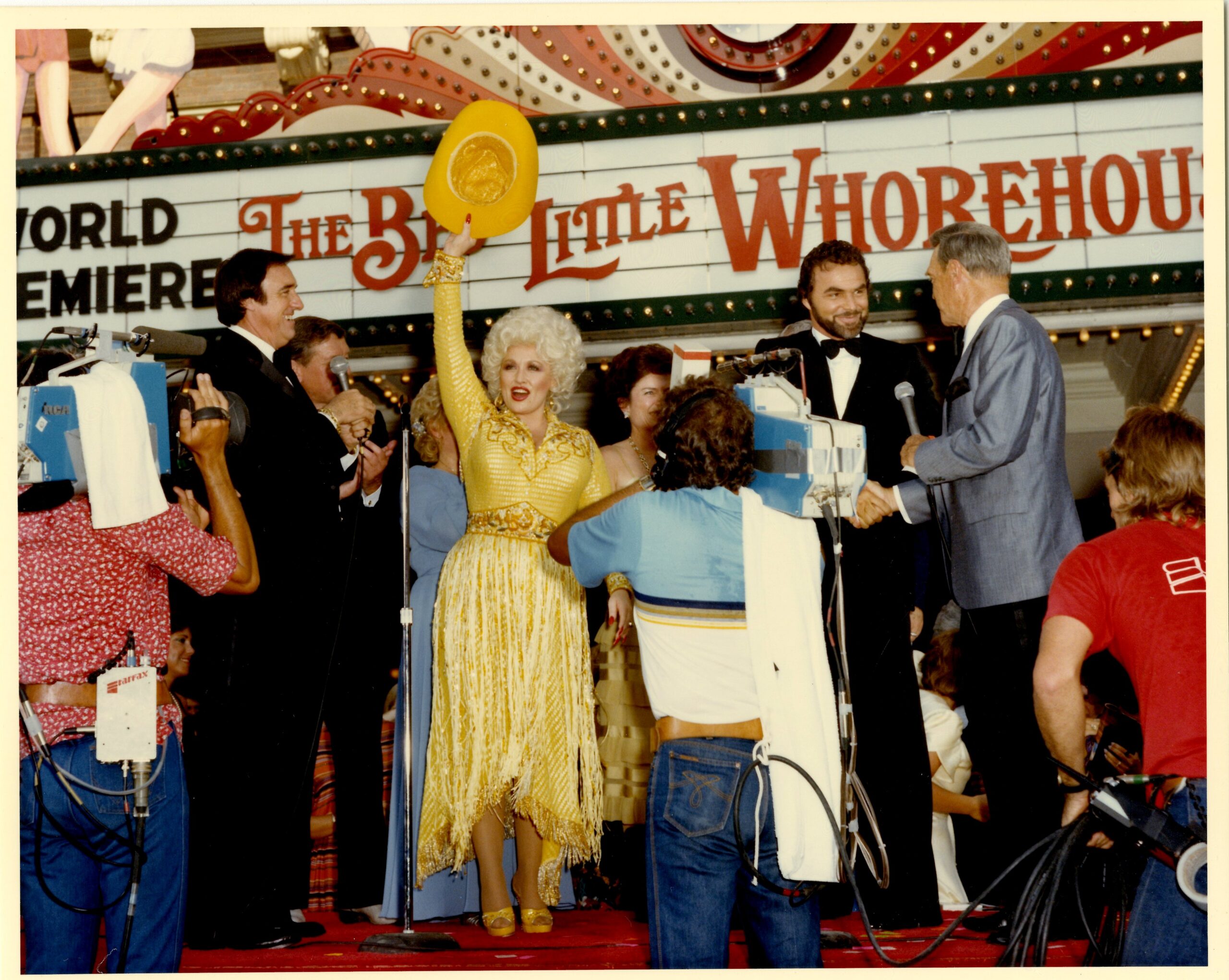 dolly parton and burt reynolds at the world premiere of the best little whorehouse in texas at paramount theater in austin texas