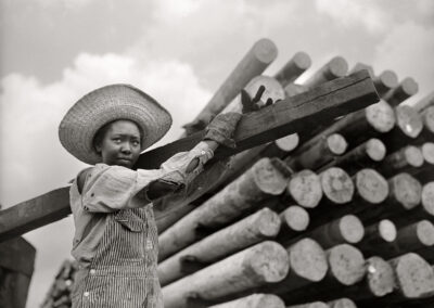 Traces of Texas’ Throwback Thursday: Women Do the Heavy Lifting in Beaumont, 1943