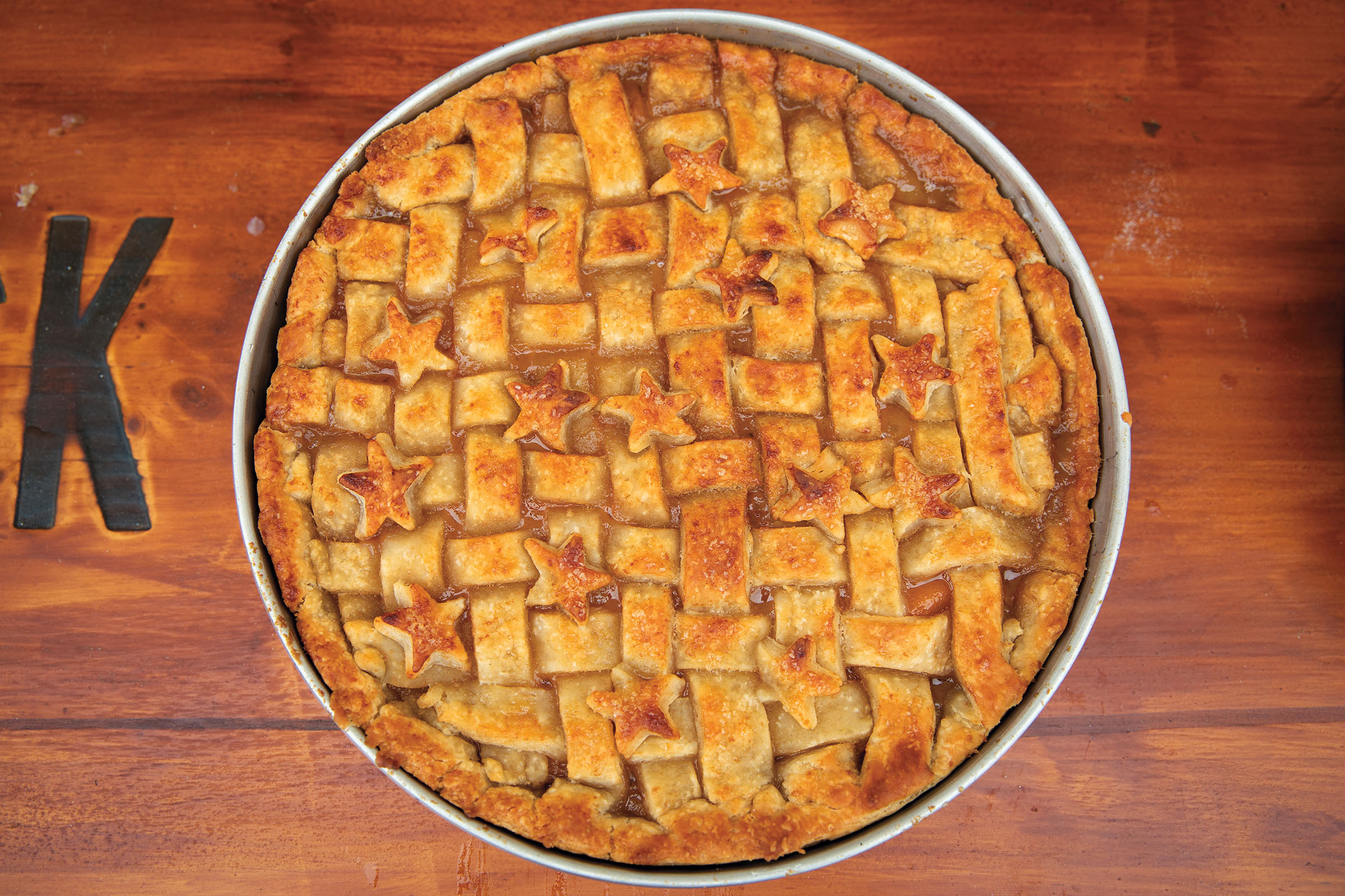 An overhead view of a lattice cobbler on a wooden table