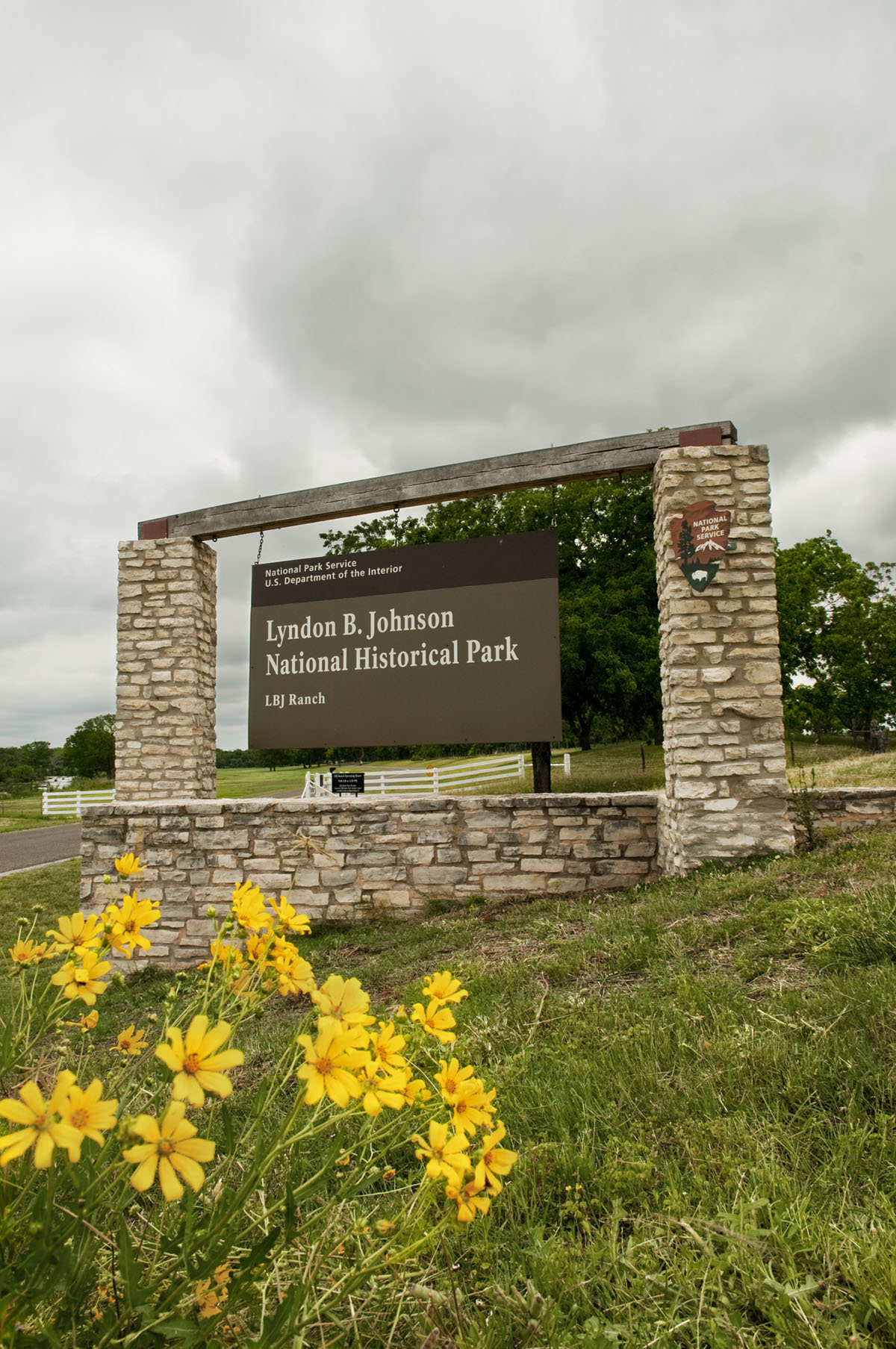 A brown National Parks Service sign reading "Lyndon B. Johnson National Historic Park"