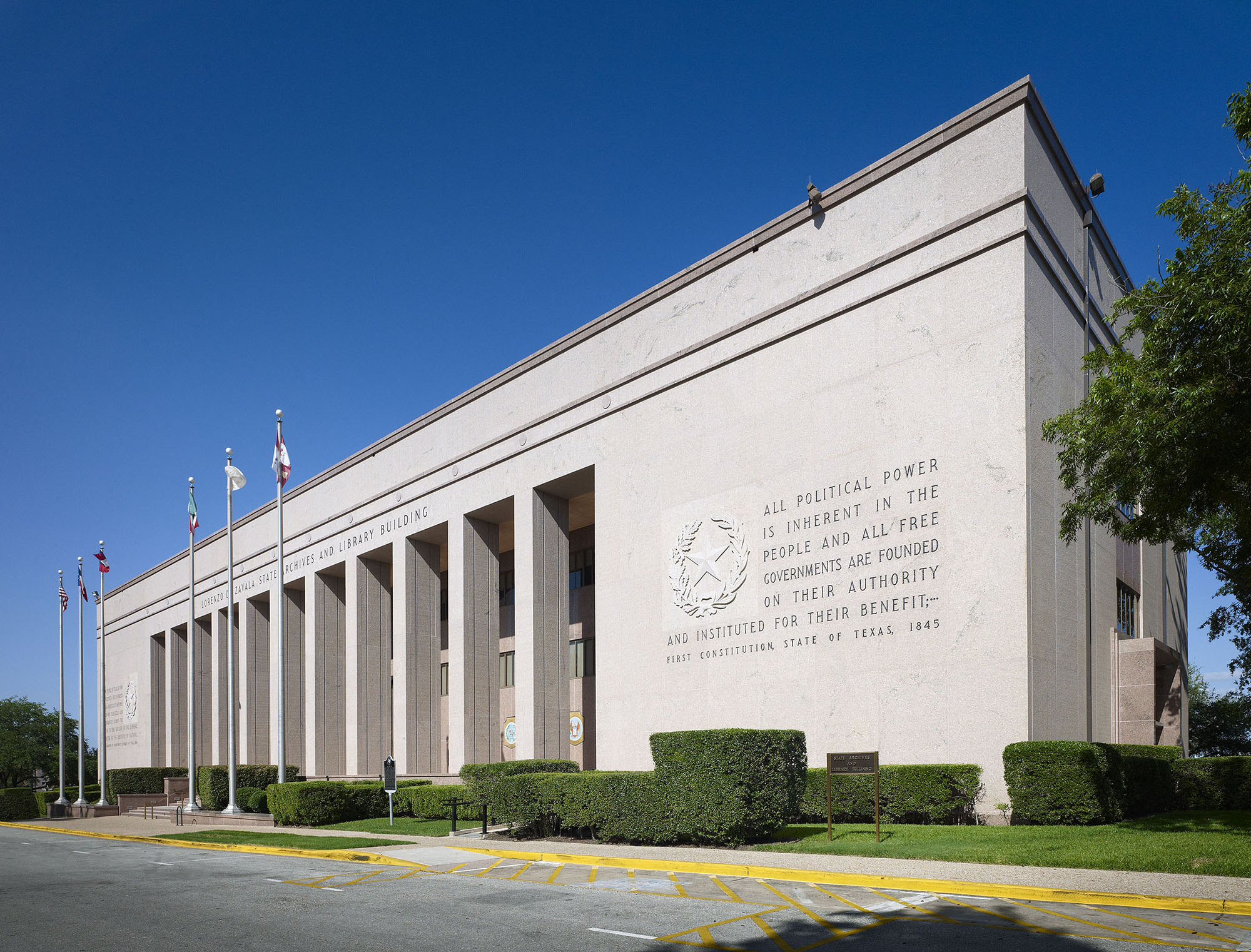 The photo shows the exterior of the Lorenzo de Zavala State Archives and Library Building.