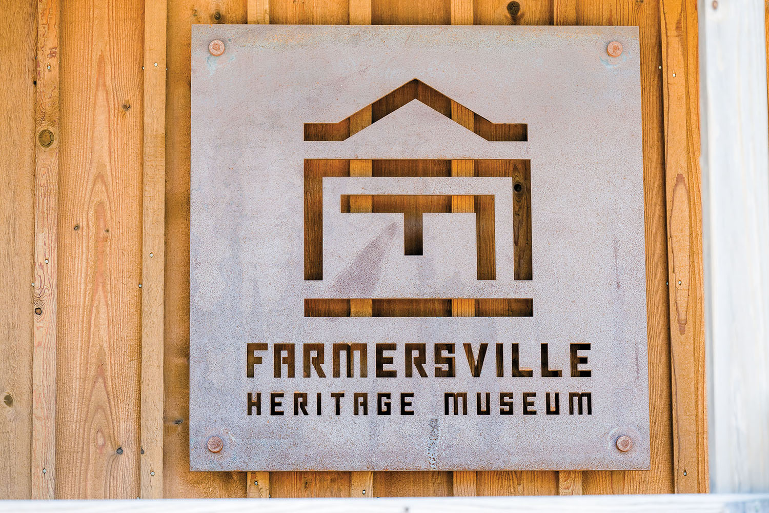 A small metal sign reading "Farmersville Heritage Museum"