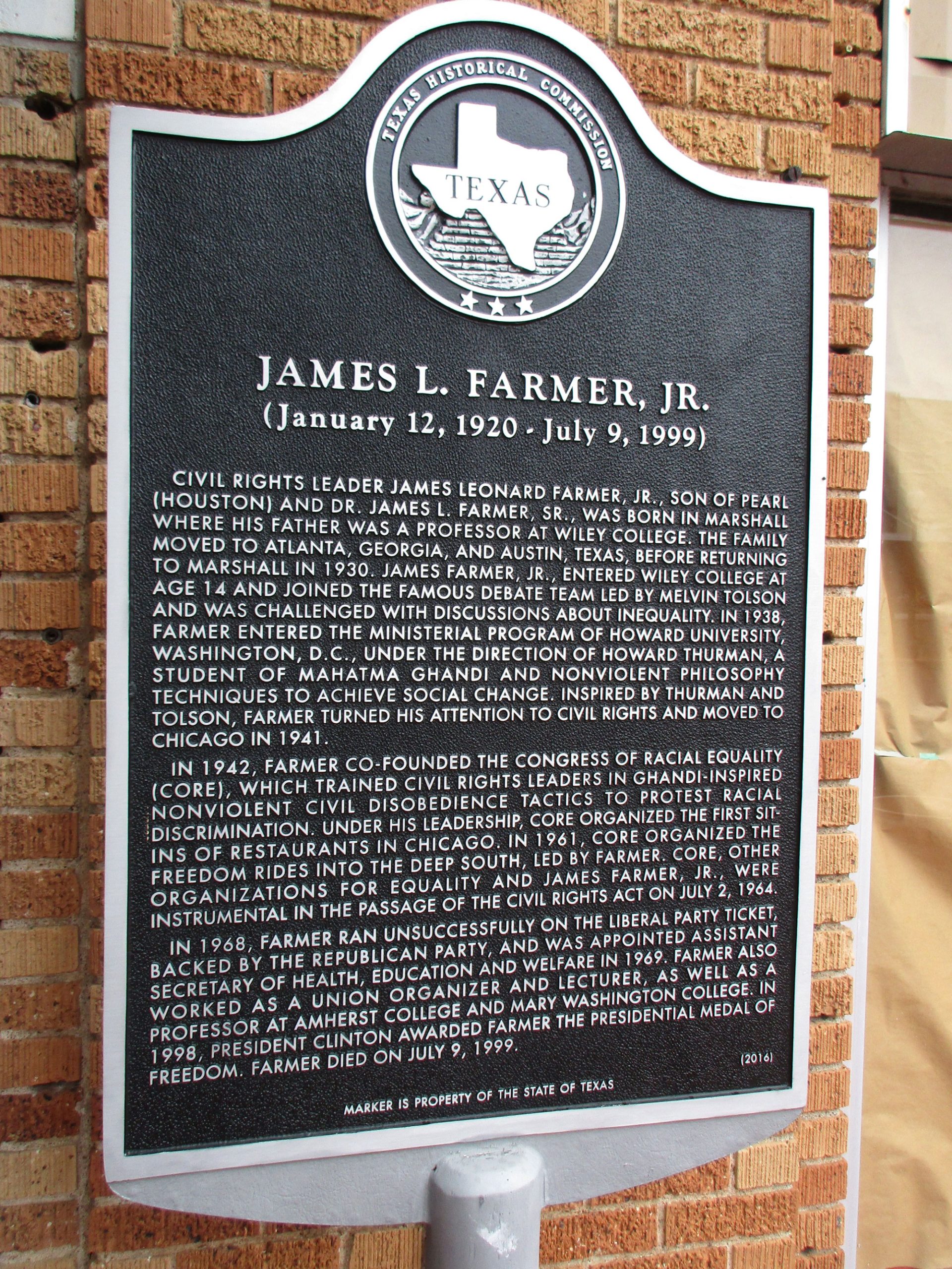 A metal sign from the Texas Historical Commission that says James L. Farmer Jr.